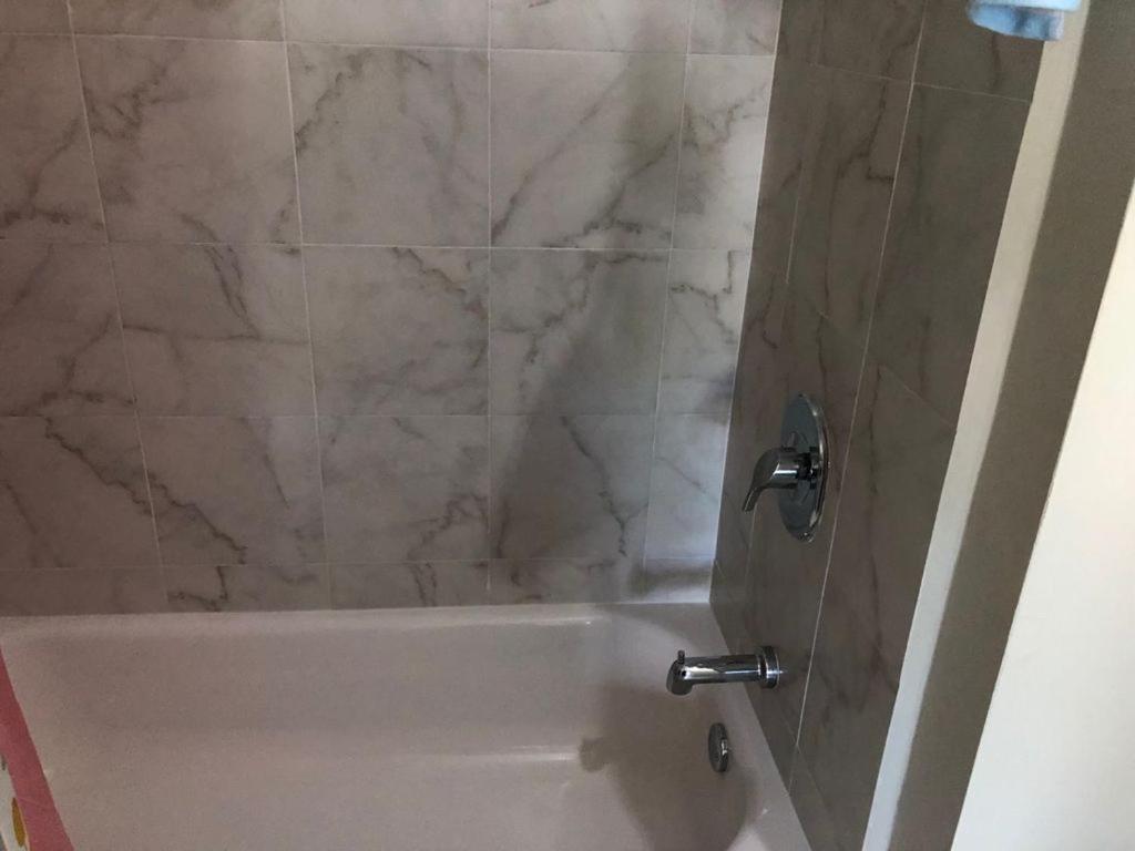 Lovely 2 Bedroom C̅ Netflix Across National Stadium Kingston Ngoại thất bức ảnh