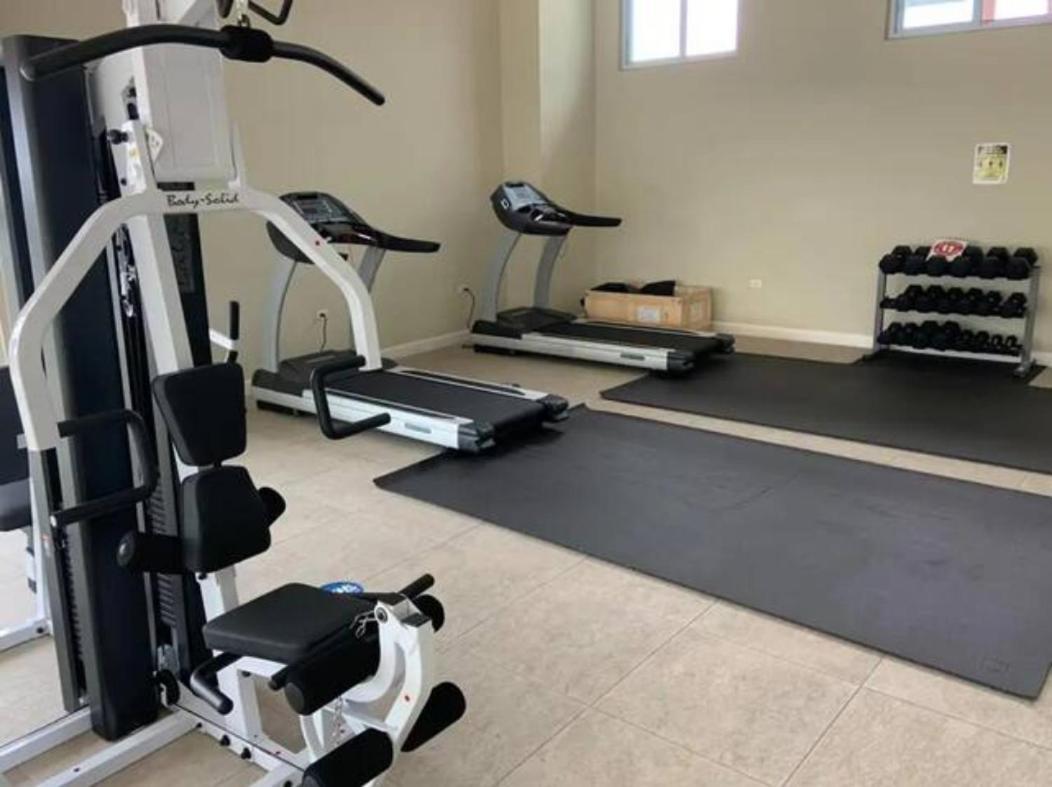 Lovely 2 Bedroom C̅ Netflix Across National Stadium Kingston Ngoại thất bức ảnh