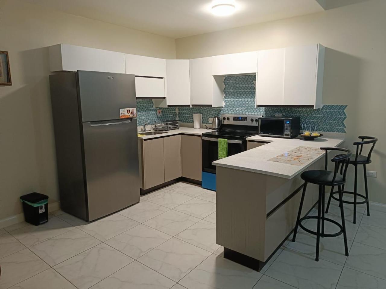 Lovely 2 Bedroom C̅ Netflix Across National Stadium Kingston Ngoại thất bức ảnh